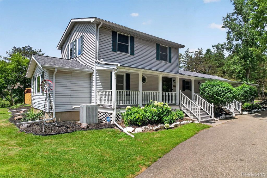 1437 E Cook Road, Grand Blanc