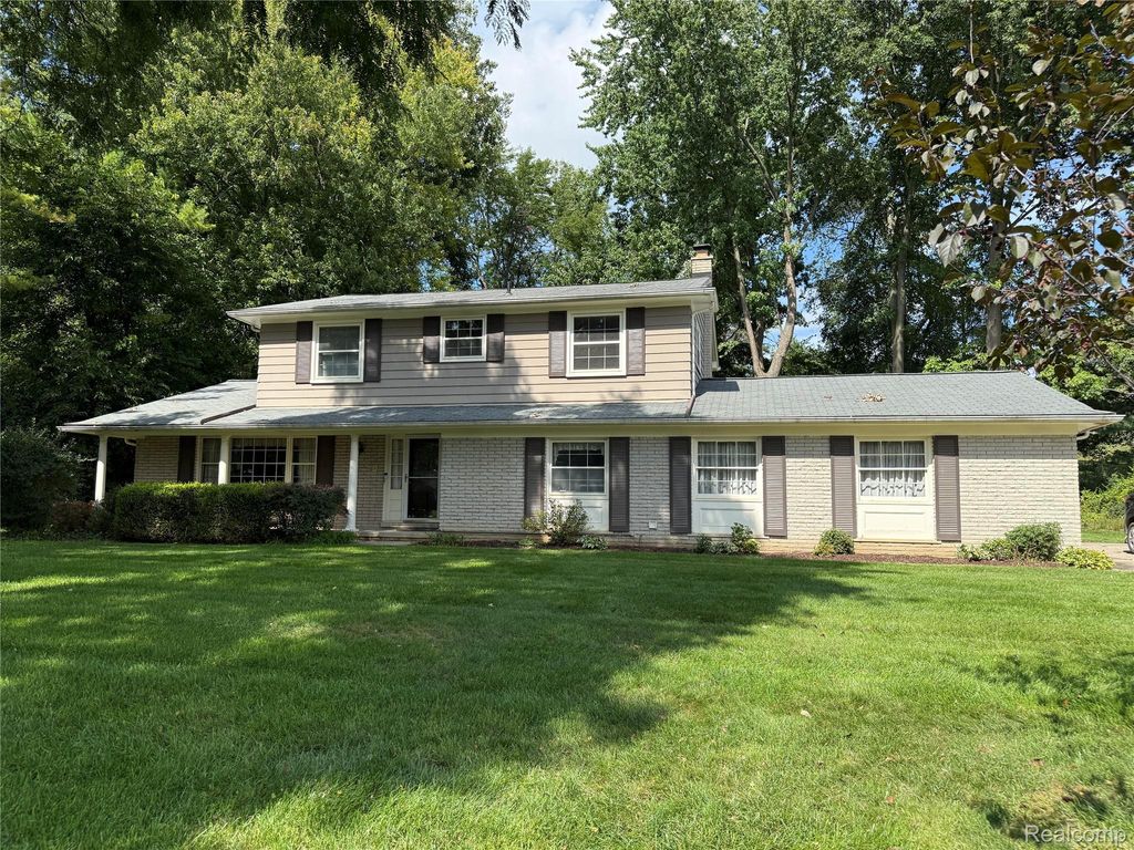 353 Broadleaf Drive, Rochester