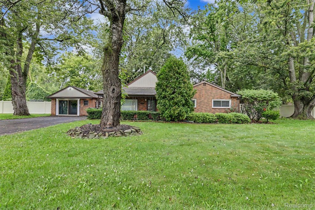 32144 Warren Road, Westland