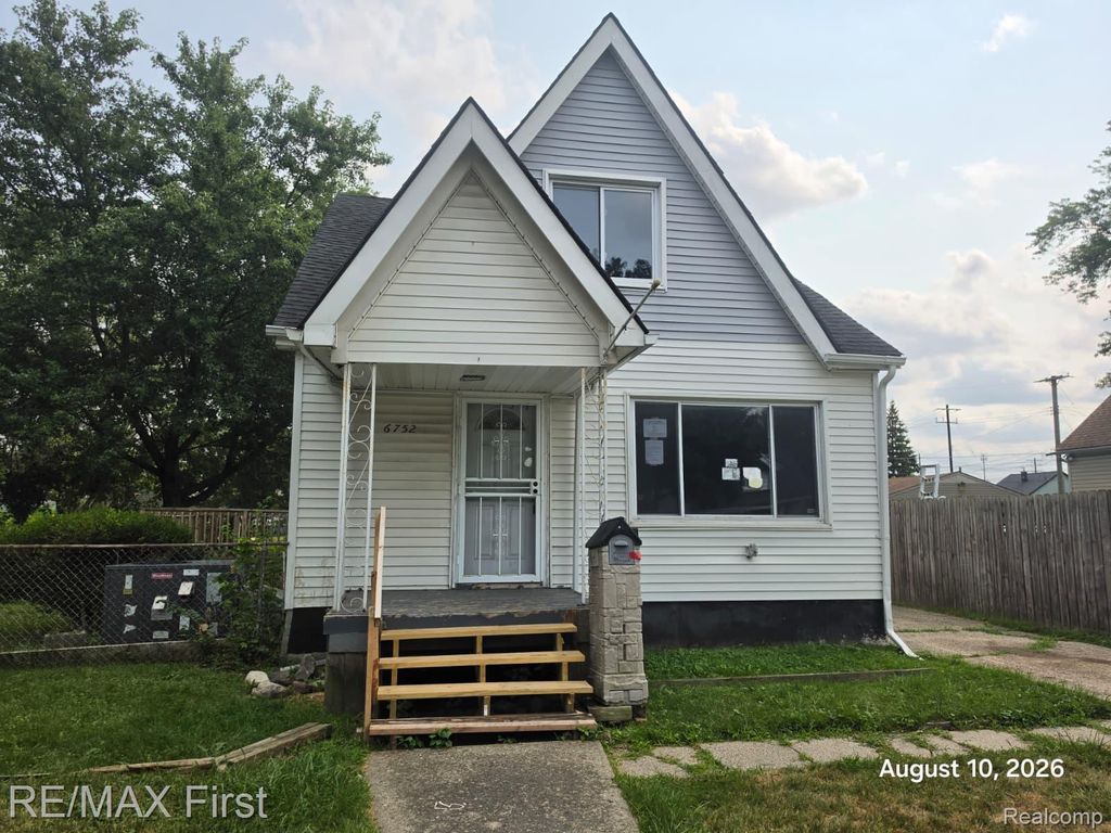 6752 Meadow Avenue, Warren