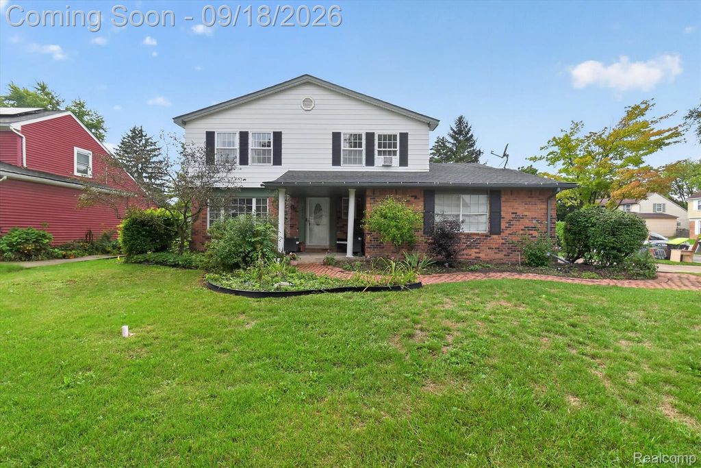24587 Kings Pointe, Novi