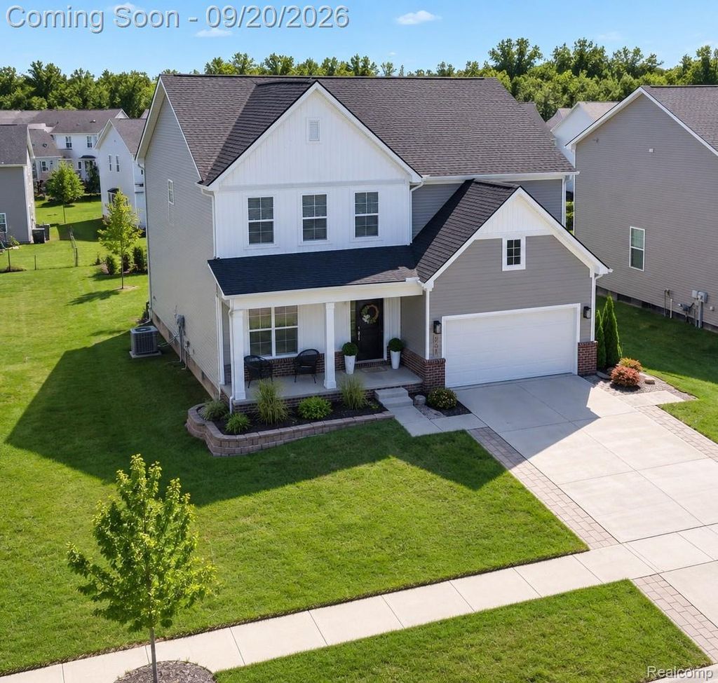 251 Quartz Way, White Lake charter township