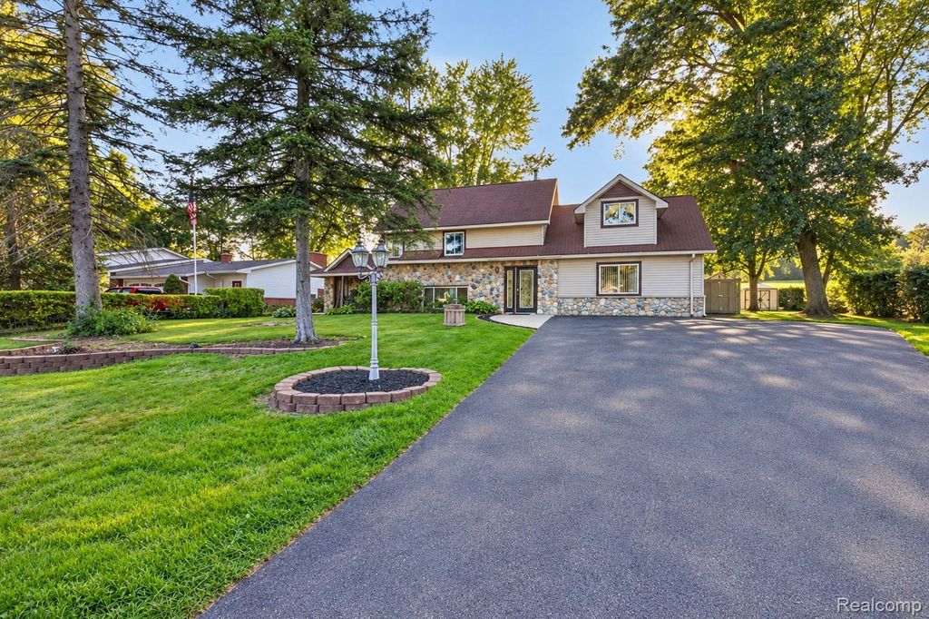 1155 Dolane Boulevard, White Lake