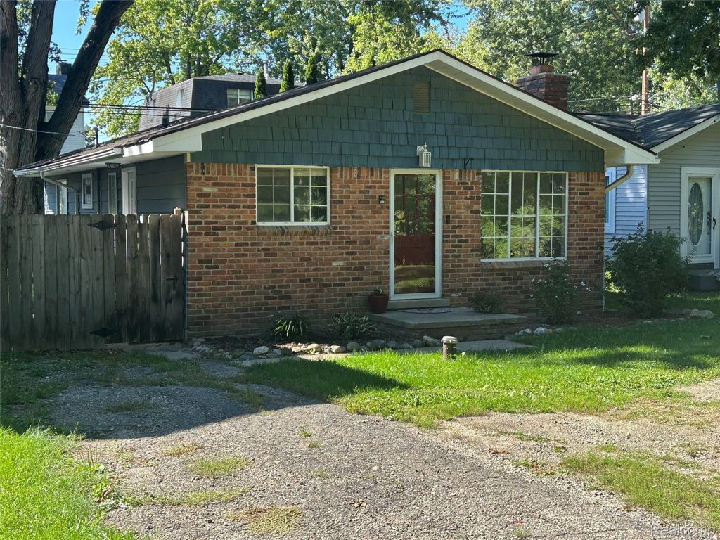 11511 Big Lake Road, Davisburg