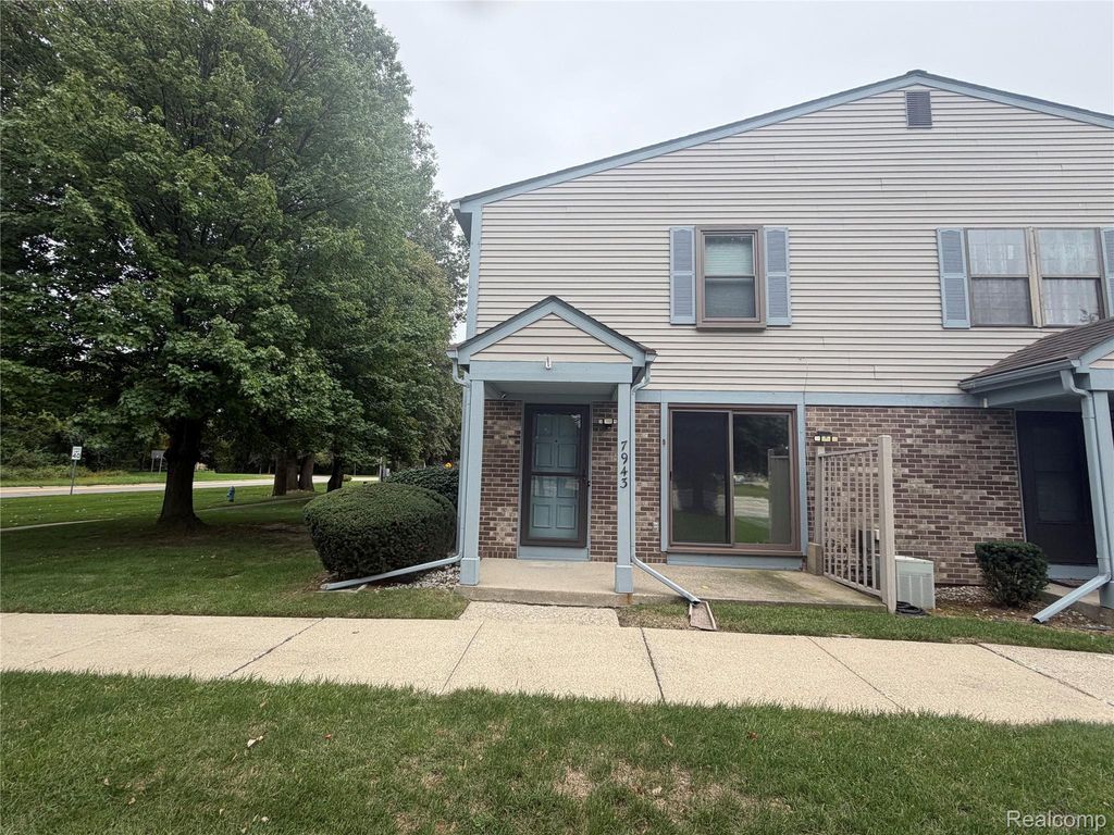7943 Pontiac Lake Road, Waterford