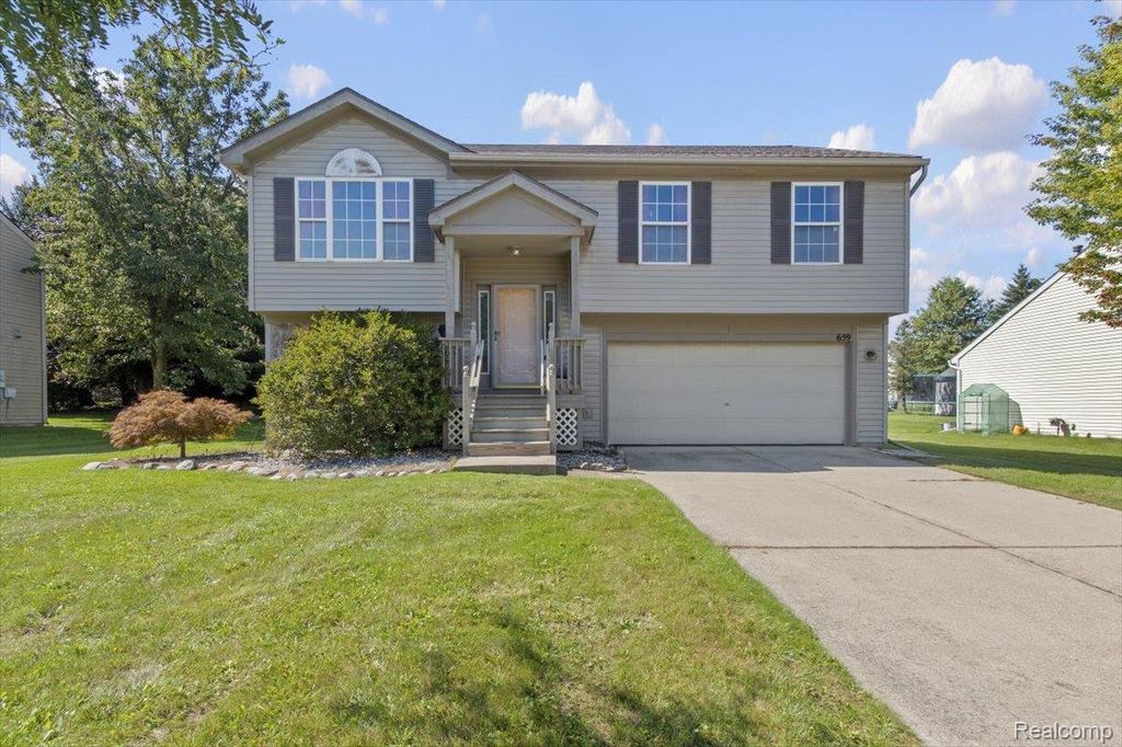 659 Andover Woods Drive, Fenton city