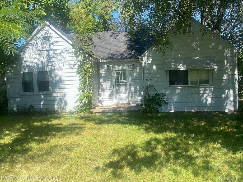 35706 Palmer Road, Westland city