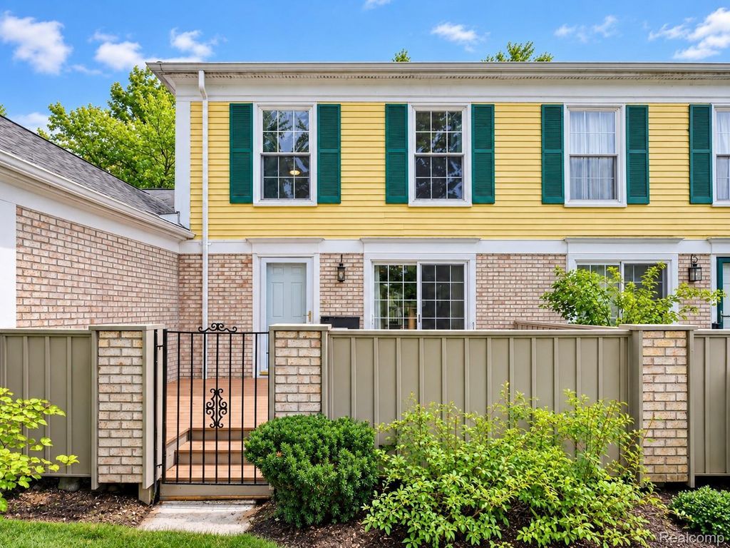 1476 Saddle Lane, Rochester Hills