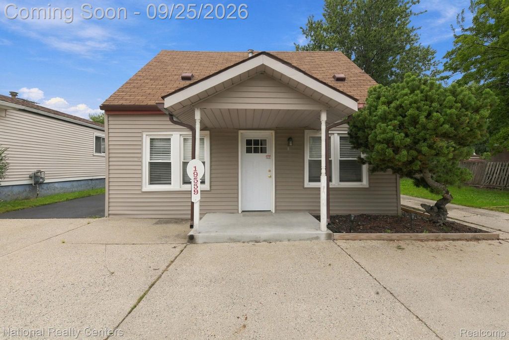 19559 E 14 Mile Road, Clinton Twp