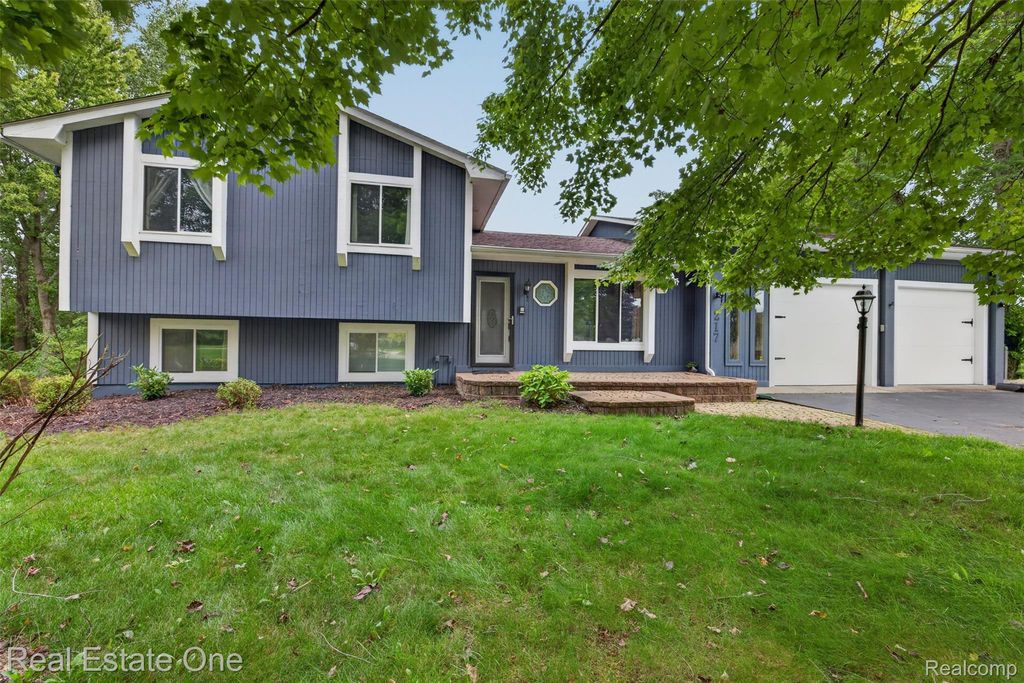 217 Davis Lake Drive, Oxford