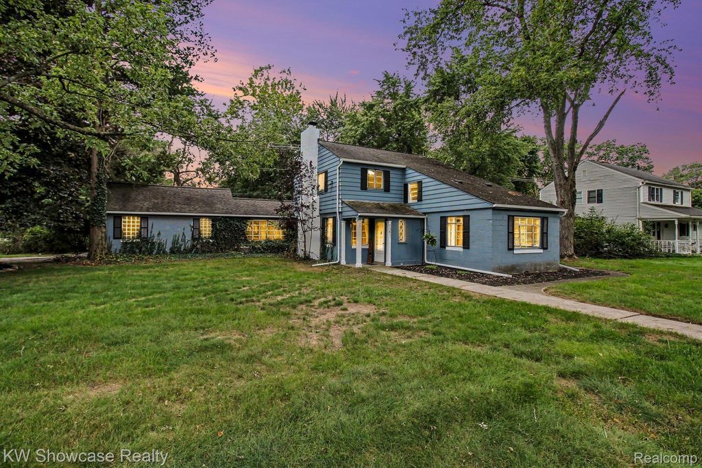 7361 Honeysuckle Road, West Bloomfield