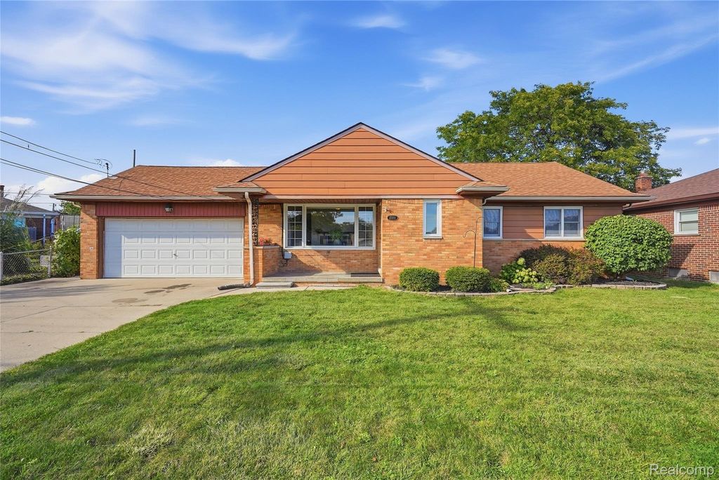 22501 E 11 Mile Road, St. Clair Shores