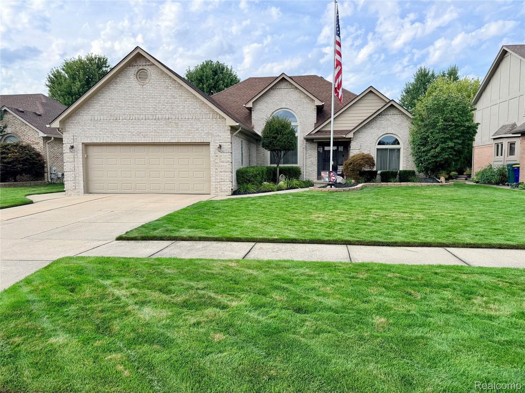 19287 Scenic Harbor Drive, Macomb