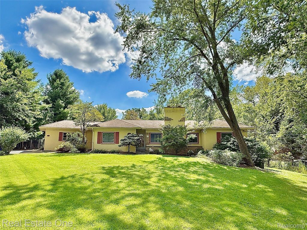 41901 Woodbrook Drive, Canton charter township