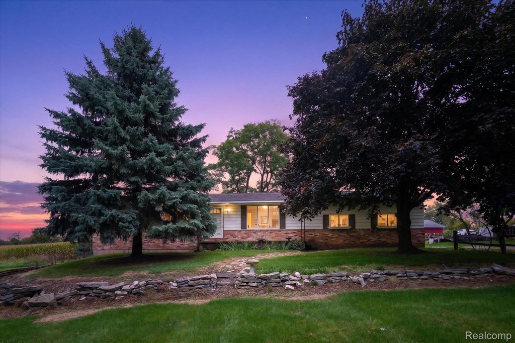 4924 W Caro Road, Vassar