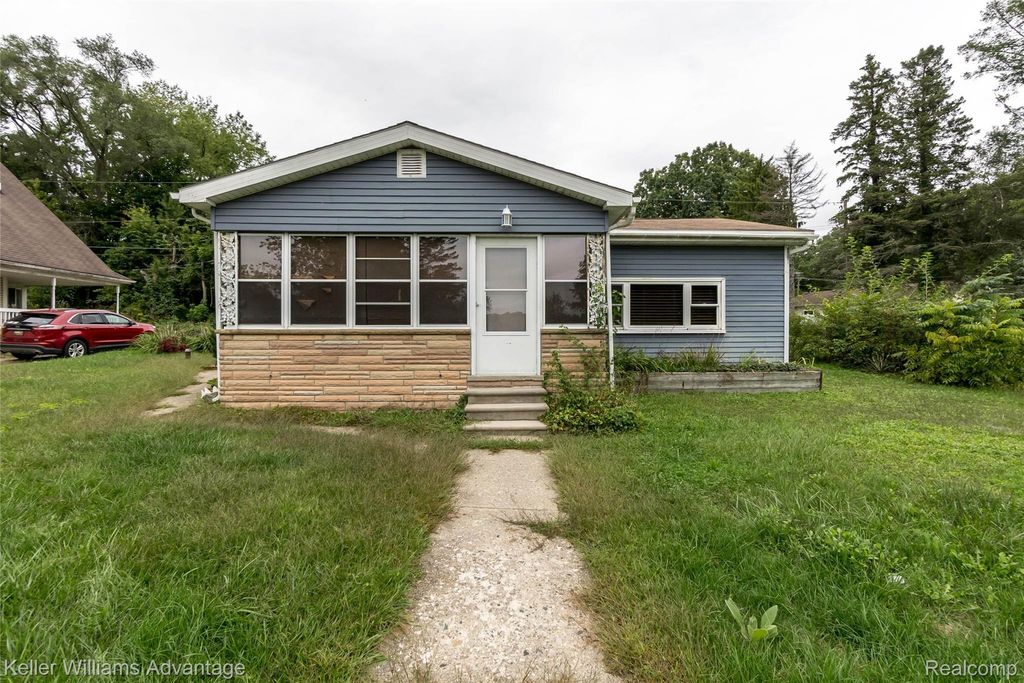 2642 Lakeridge, Wixom