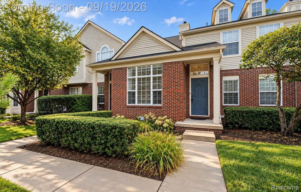 17103 Caitlin Circle, Commerce Twp