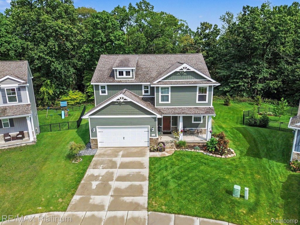 235 Barnsley Drive, Marion township