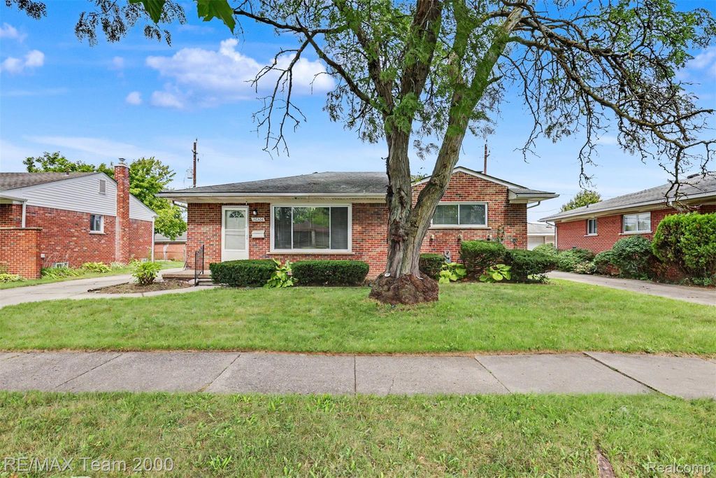 26366 Ann Arbor Trail, Dearborn Heights