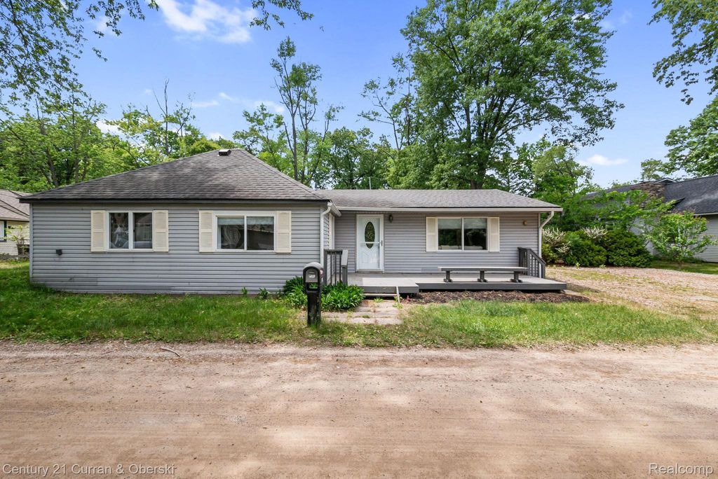 2374 Lakena Road, West Bloomfield