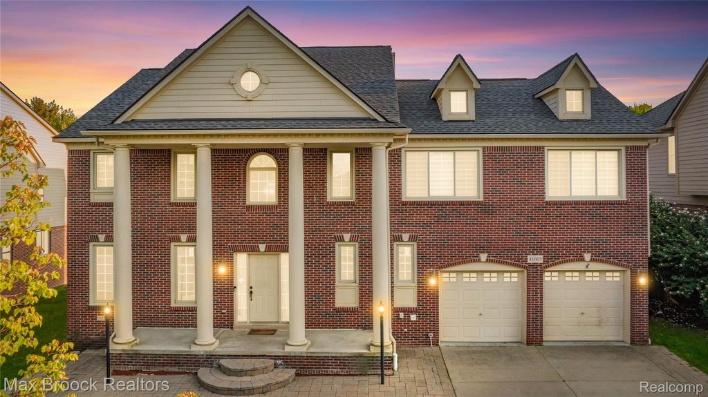 41605 Burroughs Avenue, Novi