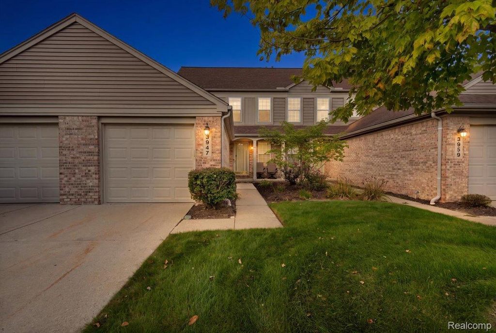 3947 Hunters Circle E, Canton