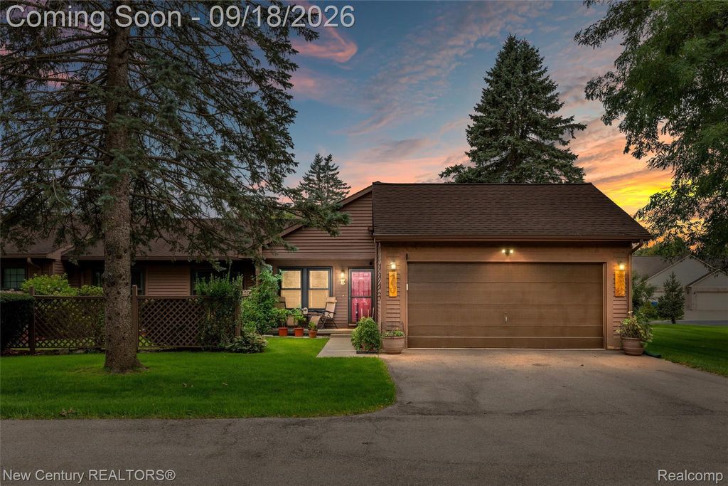 7746 Oakland Place, Waterford