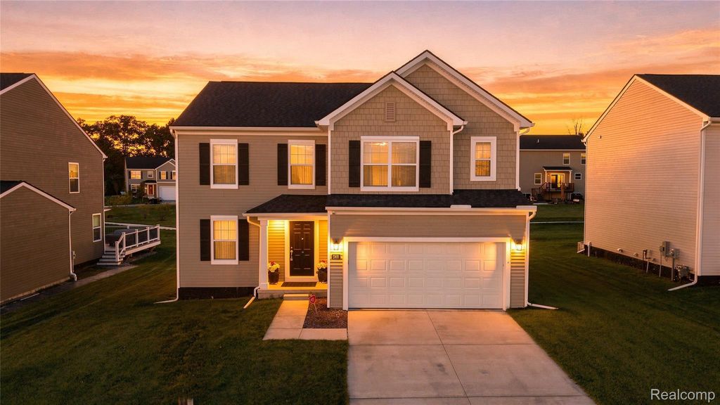 249 Saddleback Court, White Lake