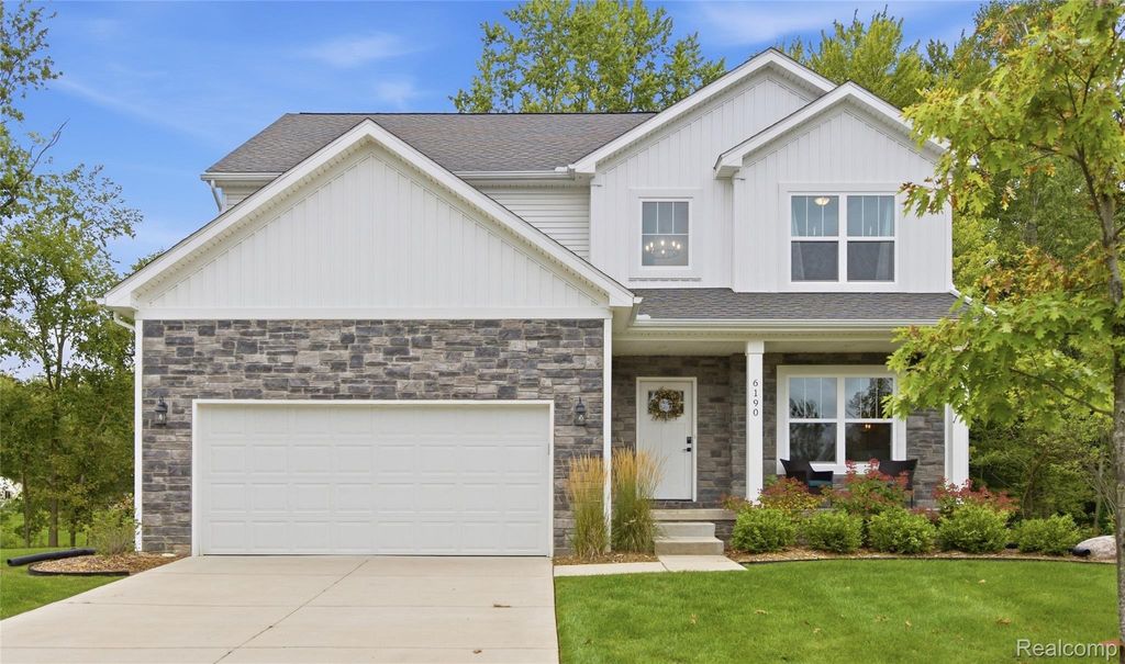6190 Woodridge Lane, Grand Blanc