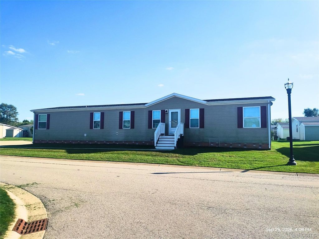 11184 Juniper Ridge Court, South Lyon