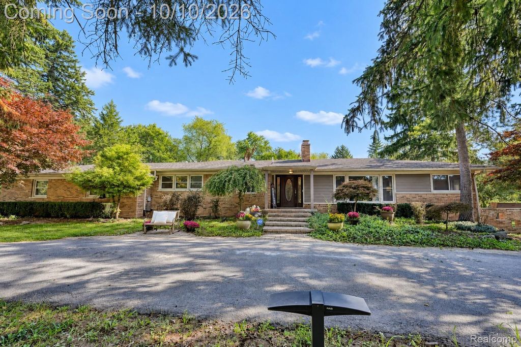 7395 Bingham Road, Bloomfield Hills
