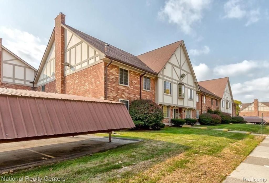 30260 Southfield Rd. Road 258, Southfield
