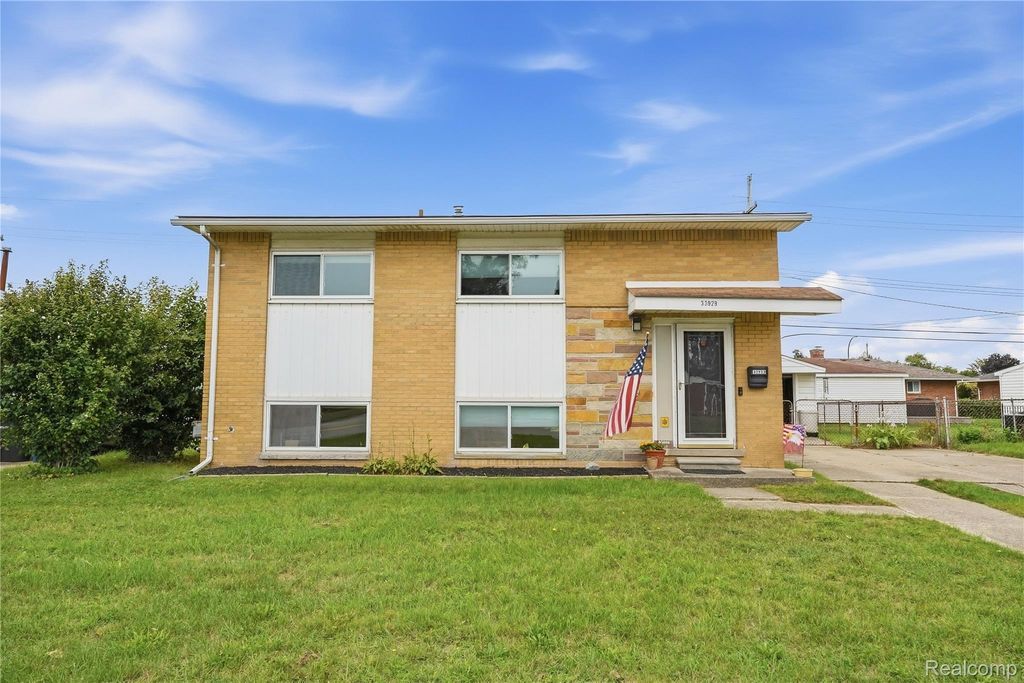 33929 Warren Road, Westland