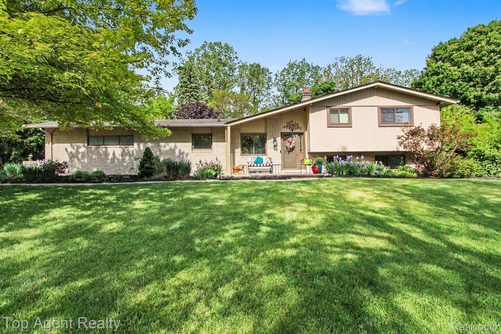 1372 New Life Lane, Rochester Hills