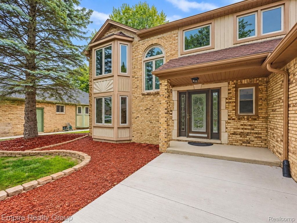 15699 Mountainside Drive, Macomb