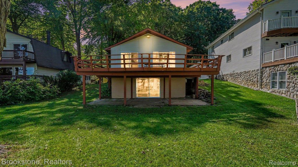 5267 Redding Drive, Pinckney