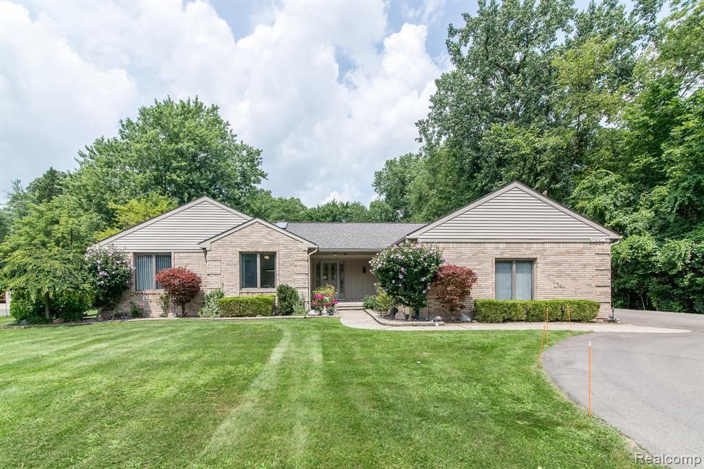 31550 6 Mile Road, Livonia