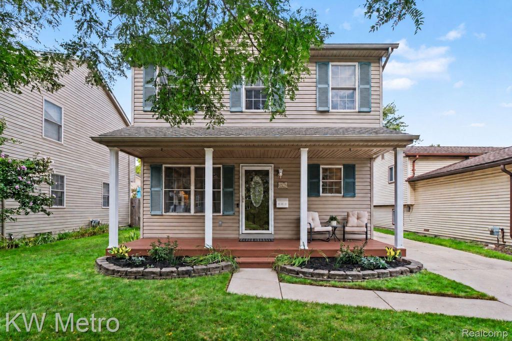3747 Royal Avenue, Berkley