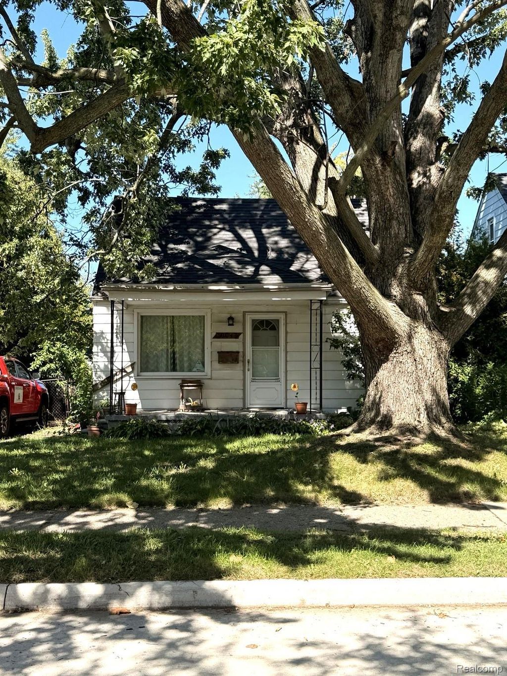 18047 Eastland Street, Roseville