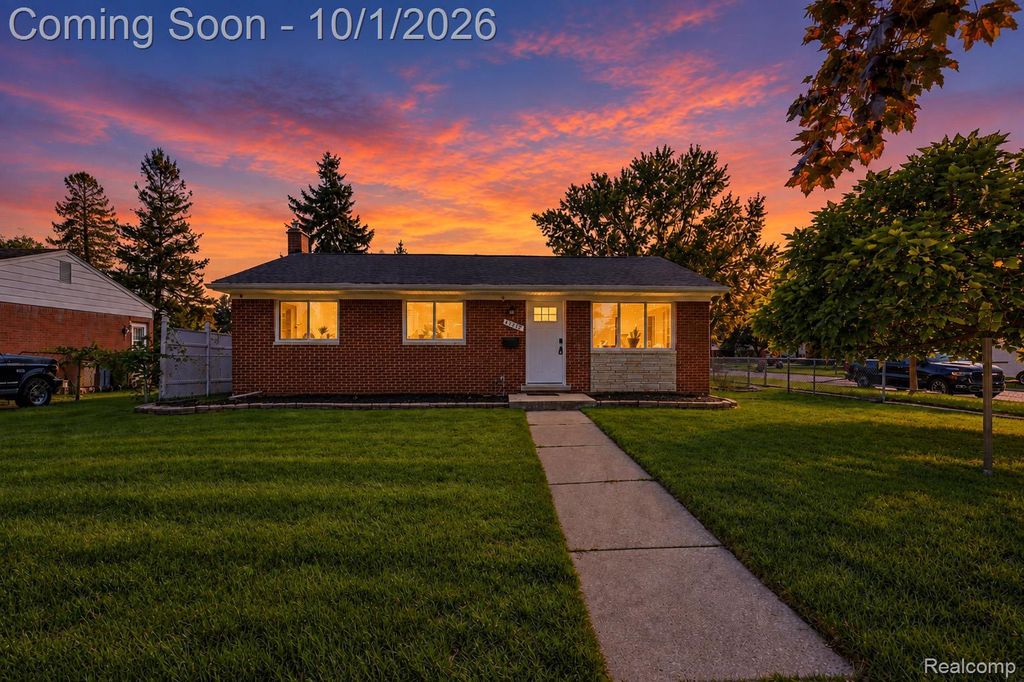 40518 Pickett Ridge Road, Sterling Heights