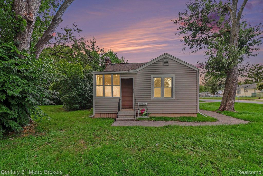 2089 Brady Avenue, Burton