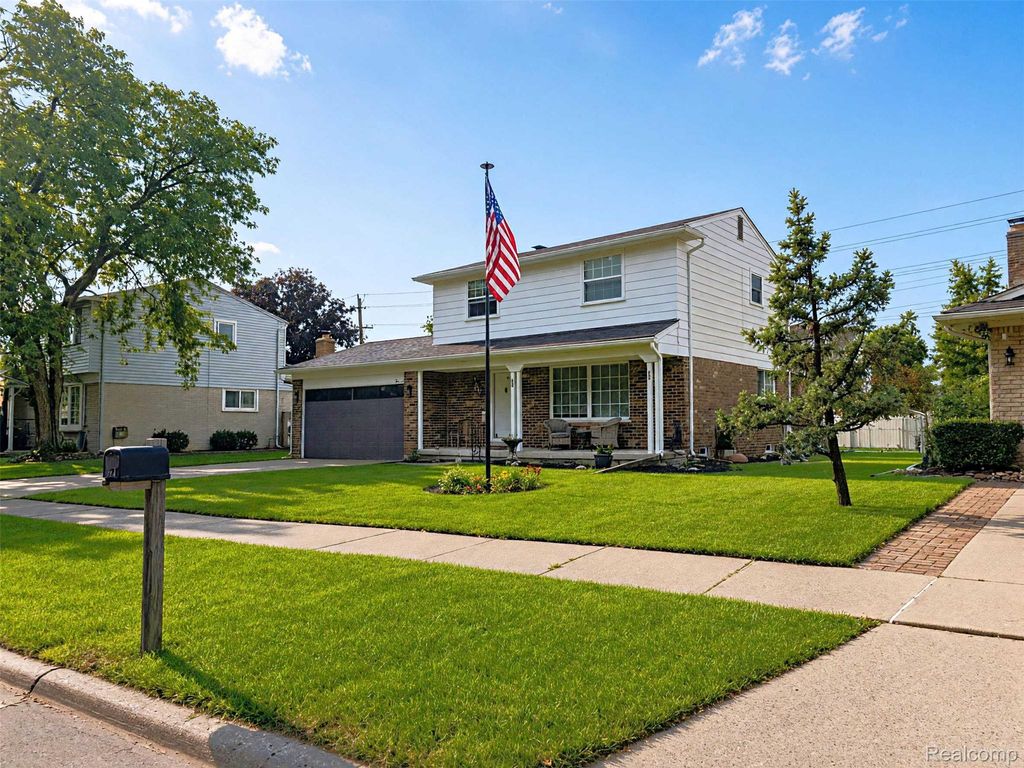 24198 Colonial Drive, Woodhaven