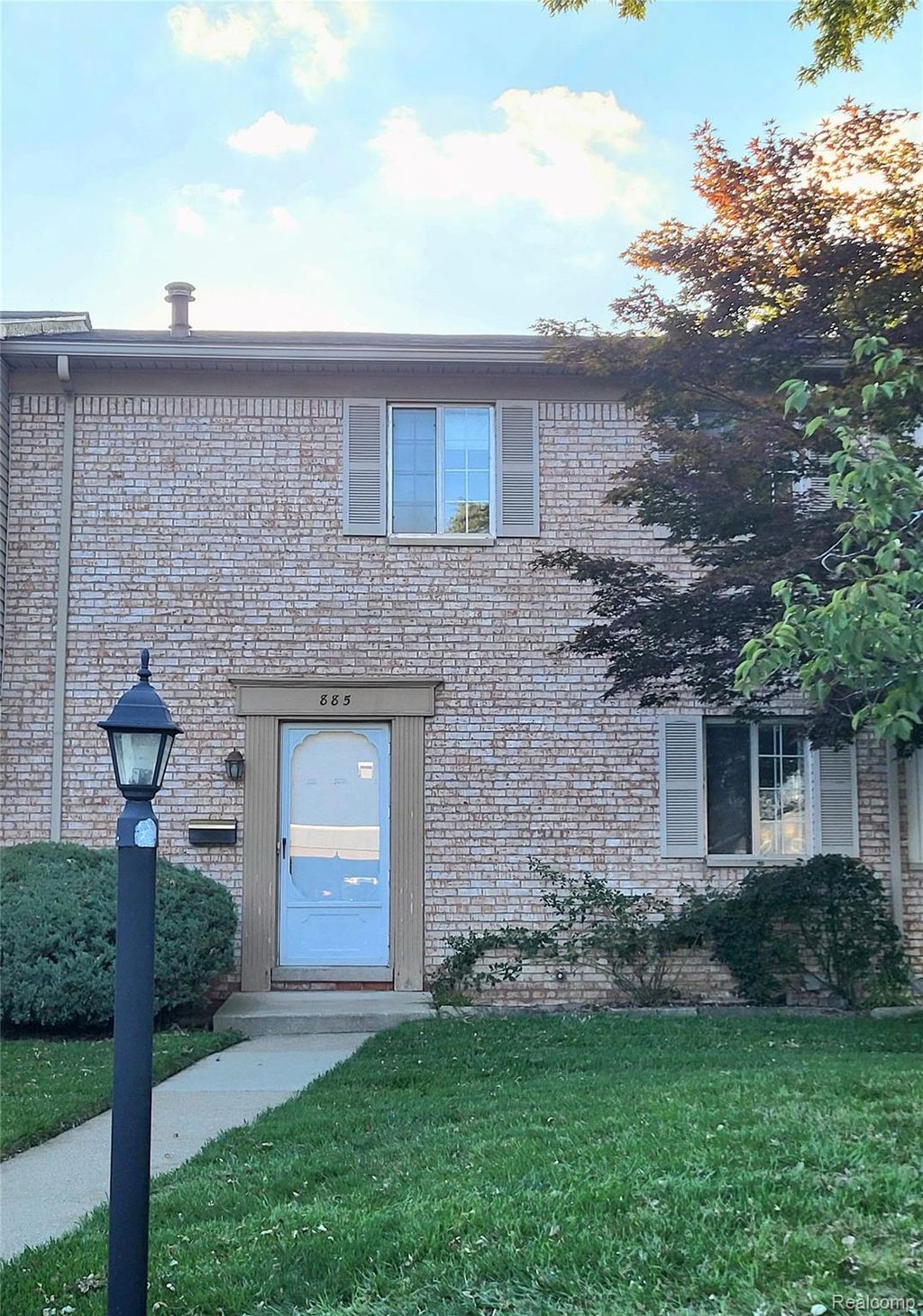885 Kirts Boulevard, Troy