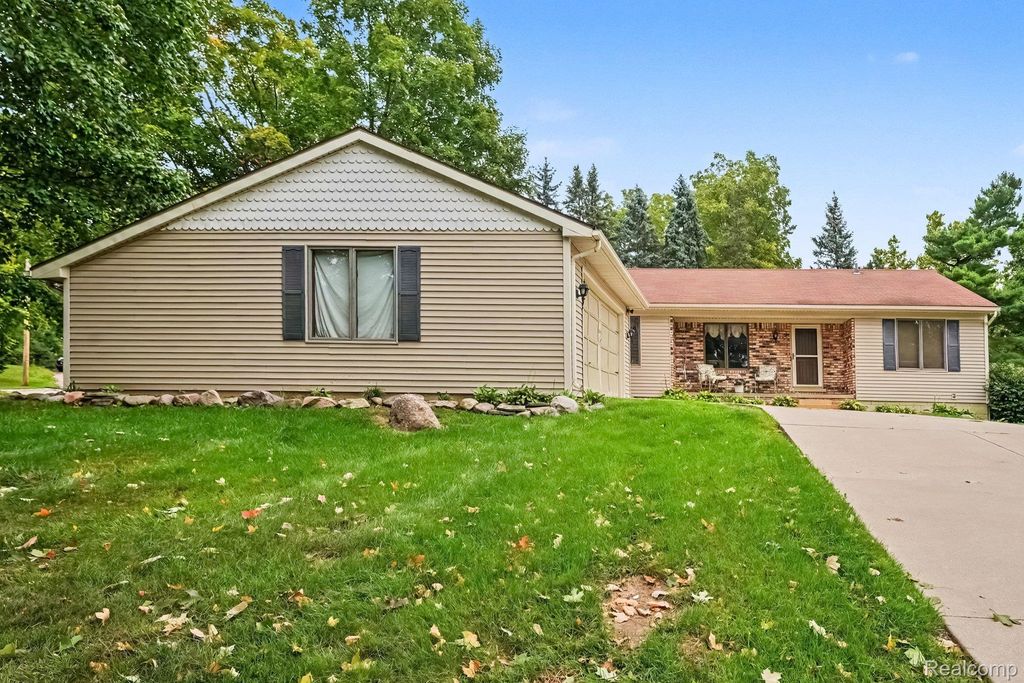 107 Michelle Drive, Romeo
