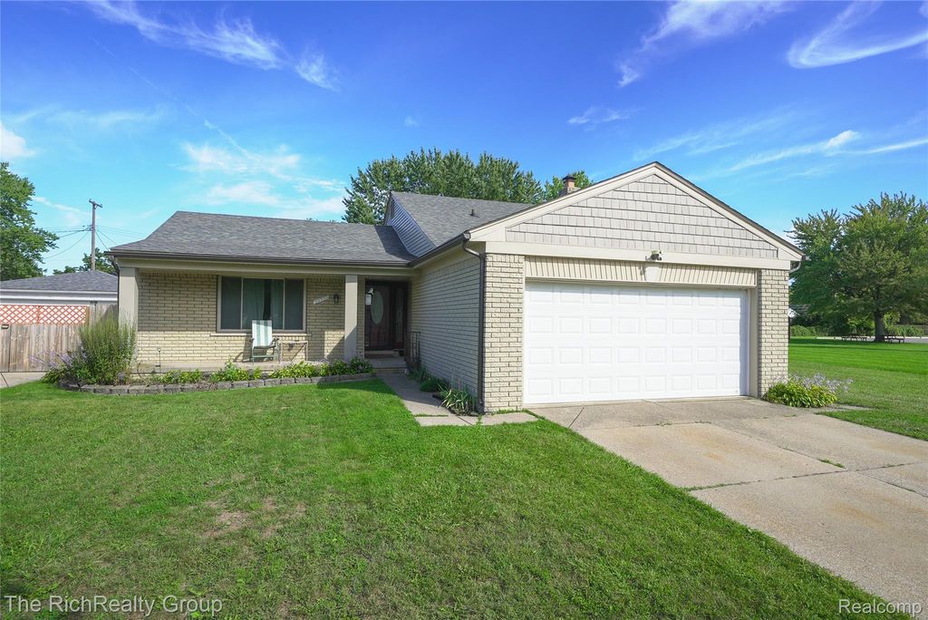 30350 Quinkert Street, Roseville