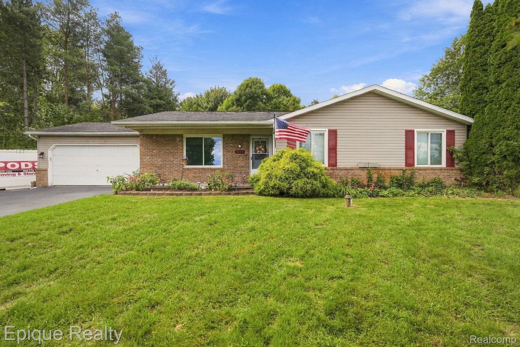 811 N Ortonville Road, Ortonville