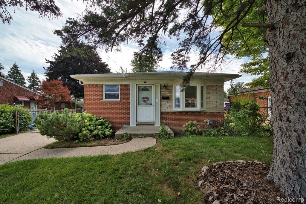 25117 Ann Arbor Trail, Dearborn Heights
