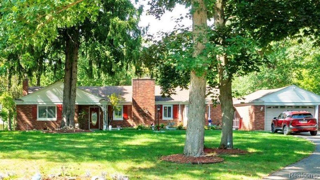 26140 Rangemore Street, Southfield