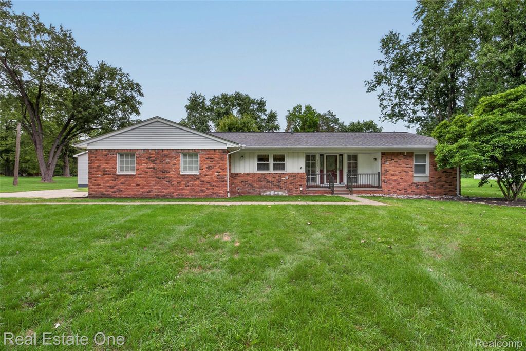 2230 Odette Drive, Waterford charter township