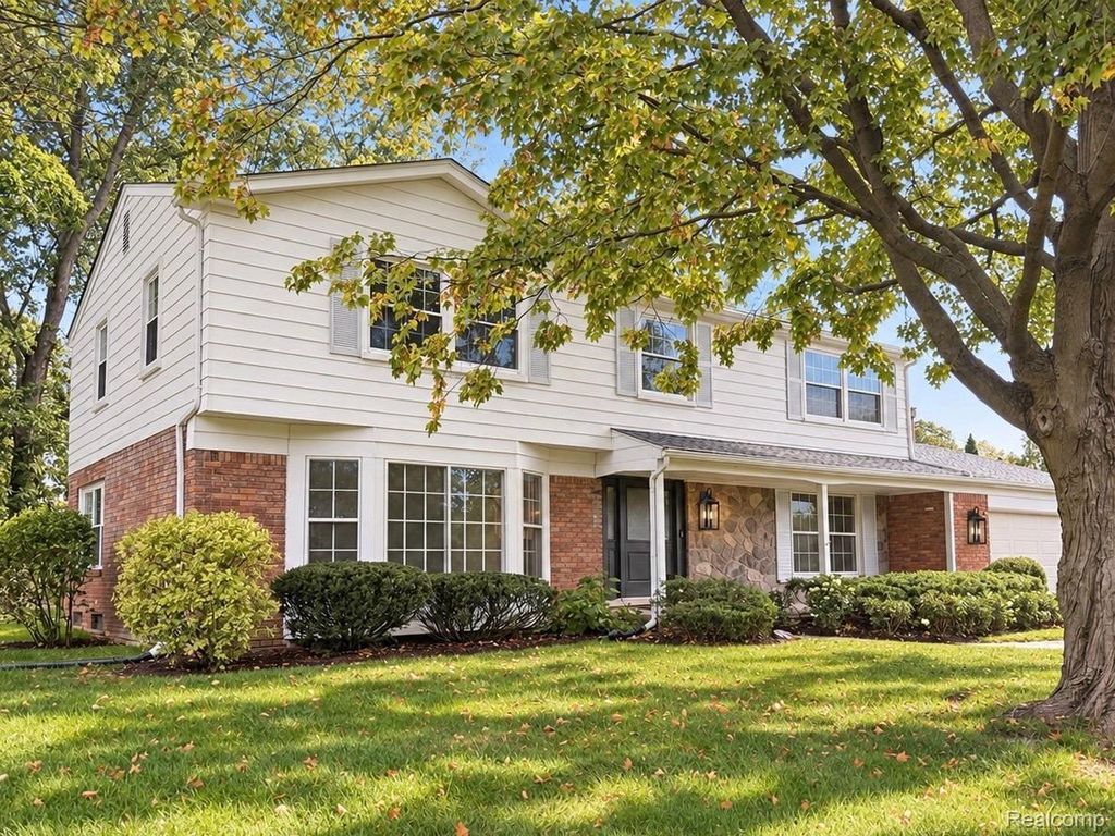 5600 Woodwind Drive, Bloomfield charter township